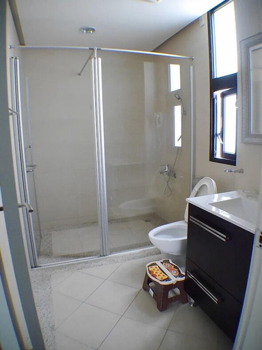 Bathroom 3, Riverside Homestay, Tainan
