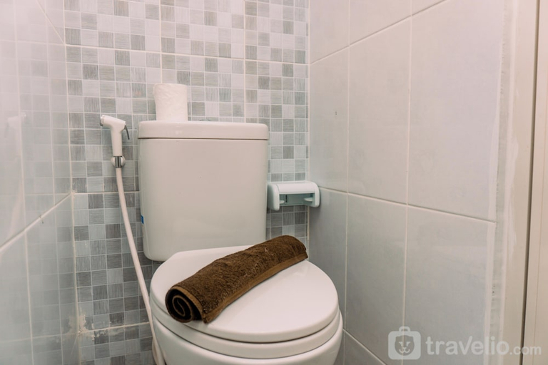 Bathroom 5, Comfy Studio At 30Th Floor Tokyo Riverside Pik 2 Apartment, Tangerang