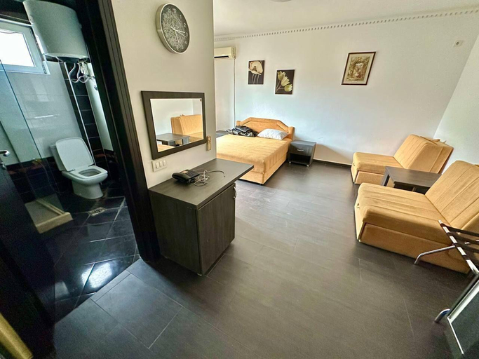Bedroom 4, West Gate