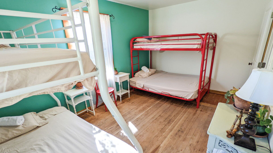 Bedroom 2, Jackass Hostel, Madera