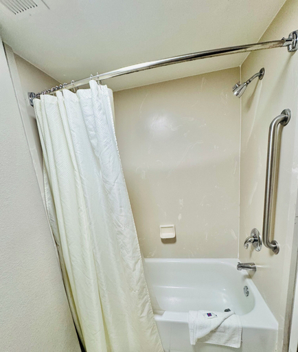 Bathroom 5, Motel 6 Milford, CT, New Haven