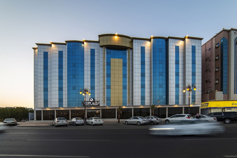 Exterior & Views