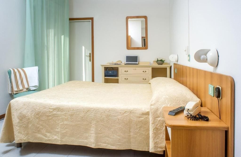 Bedroom 4, Hotel Exclusive, Rimini