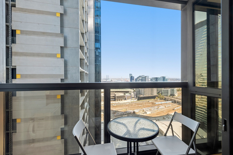 Balcony 2, Melbourne CBD 2bed With Gym, Sauna & Pool Access, Melbourne