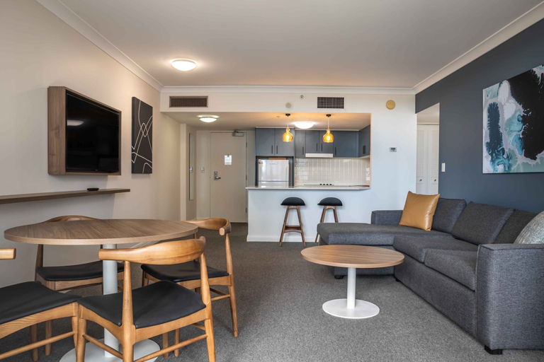 Dining, Central 1-bed With Parking, Pool, Sauna & Gym, Sydney