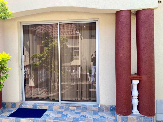 Room 2, Villa near Airport City Centre - 2317, Harare