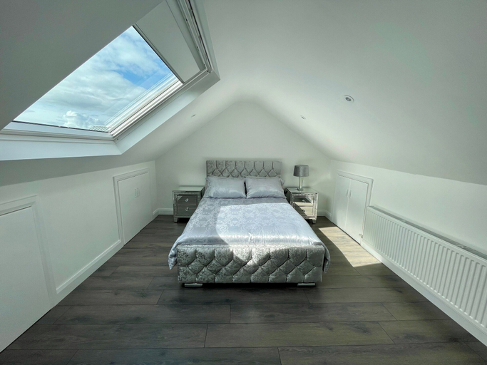 Room 2, Studio Apartment in Londonderry, Derry and Strabane