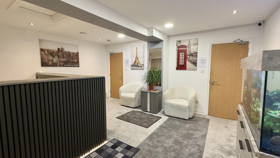 Others 2, London Plus Heathrow B & B, London