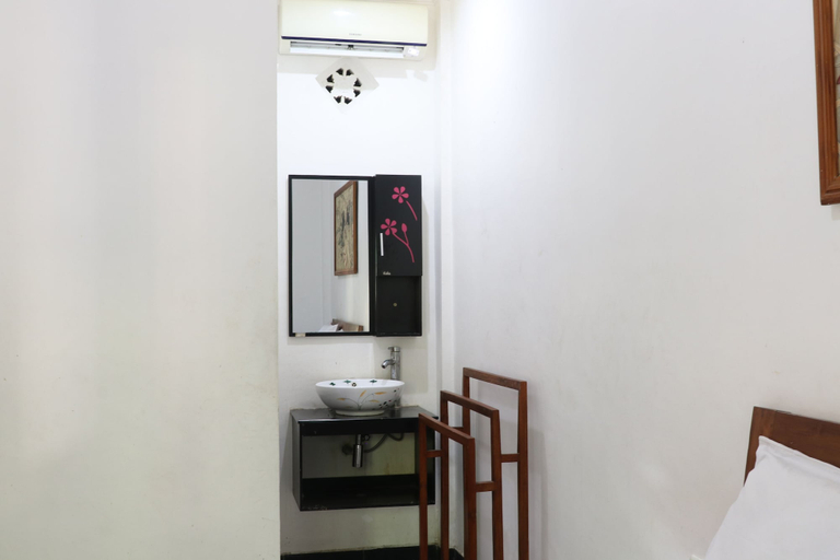 Room 5, Adhya Guest House, Lombok