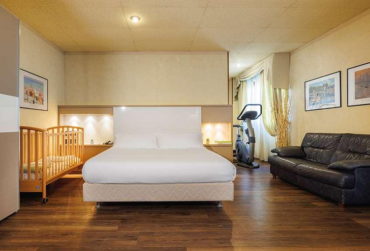 Bedroom 3, JR Hotels Bologna Amadeus, Bologna