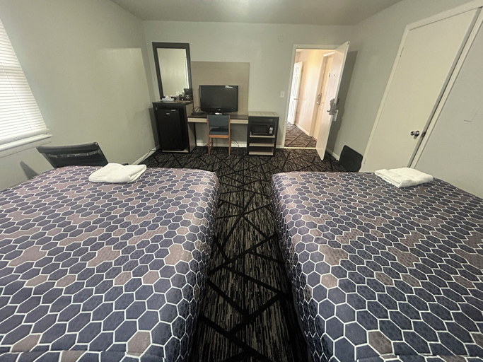Bedroom 3, Budget Inn, Mahaska