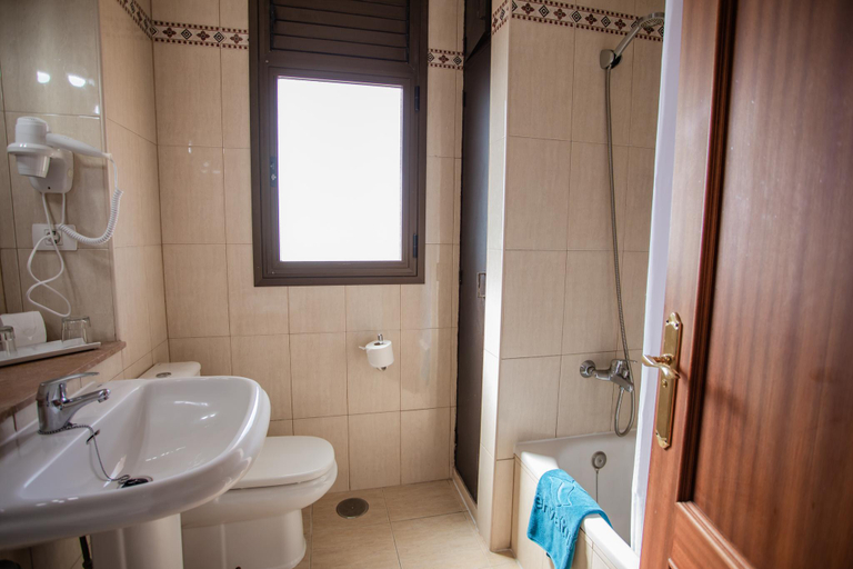 Bathroom 5, Apartamentos Caribe, Santa Cruz de Tenerife