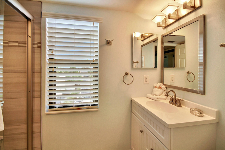 Bathroom 3, Emerald Isle 204, Pinellas