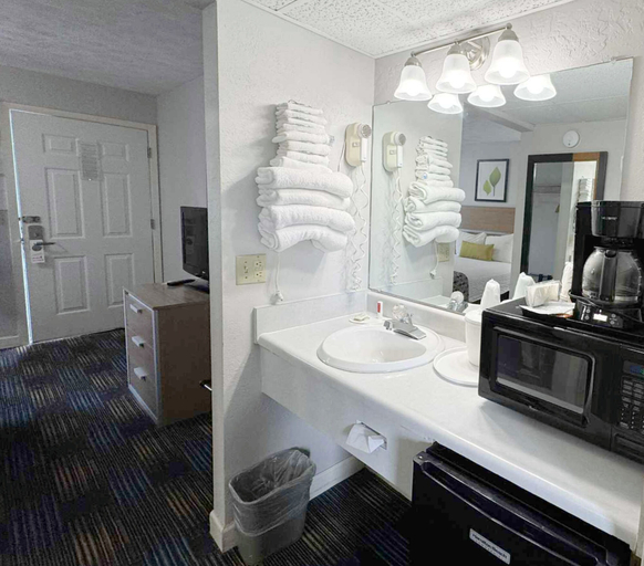 Bathroom 5, Mountain Aire Inn Sevierville/Pigeon Forge, Sevier