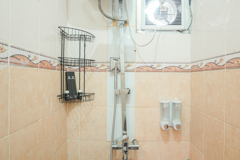 Bathroom 3, Comfy and Strategic 2BR at Menteng Square Apartment, Jakarta Pusat