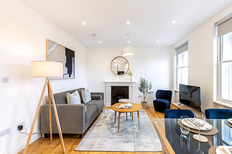 Others 5, Upscale Serene Getaway - Prime Chelsea Location!, London