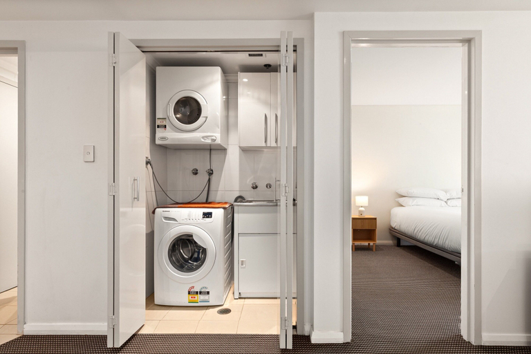 Bathroom 2, Inner-city Stay With Pool and Gym Access, Sydney