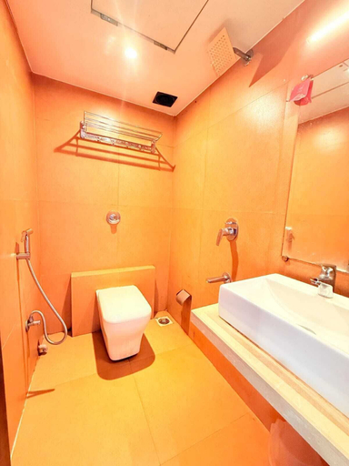 Bathroom 4, Aflon Hotel, Mumbai Suburban