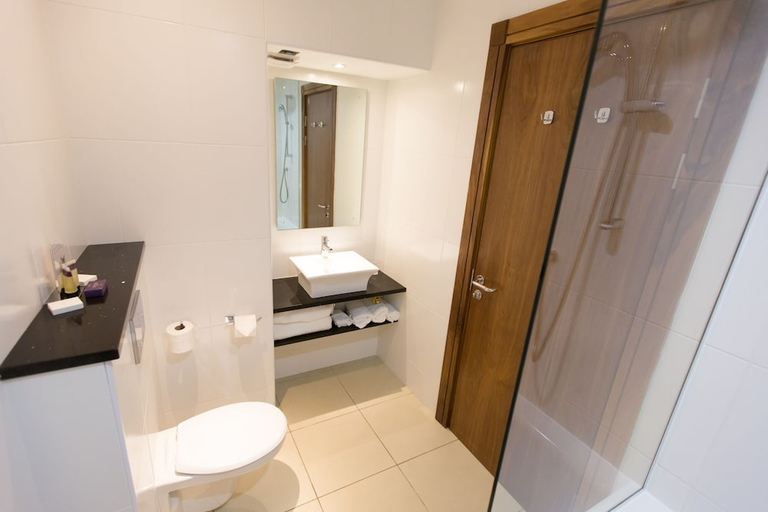 Bathroom 3, Stormont Hotel, Belfast