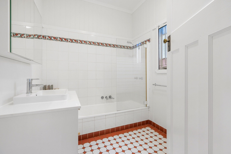 Bathroom, Family-friendly Home in Vibrant West End, West End