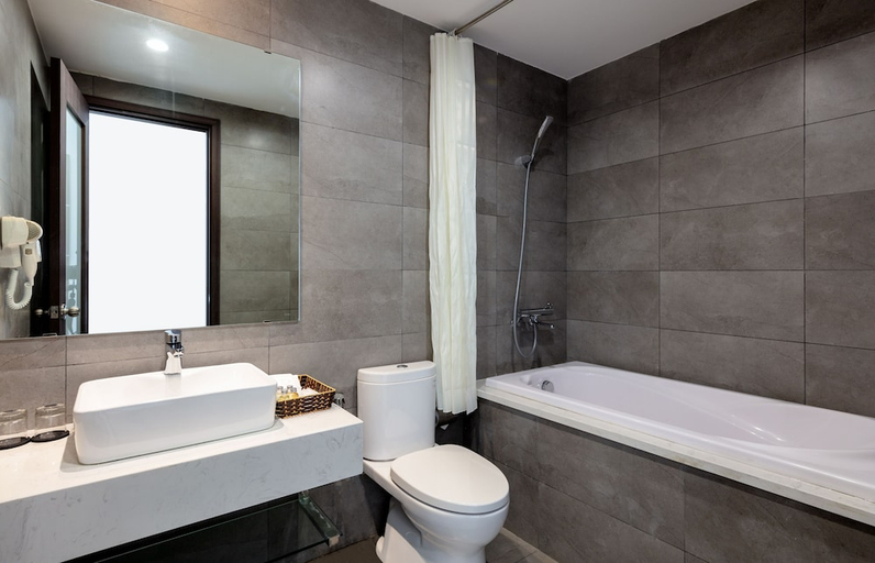 Bathroom 3, La Batisse Kim Ma Hotel, Ba Đình