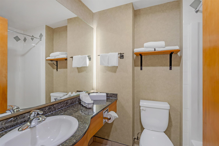 Bathroom 4, Best Western Plus Valemount Inn & Suites, Fraser-Fort George