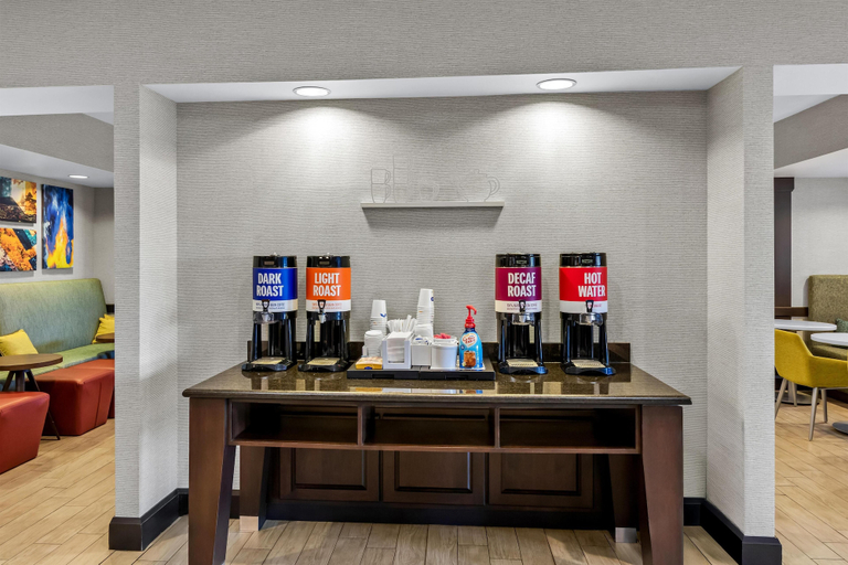 Food & Drinks 5, Hampton Inn Middletown, Warren
