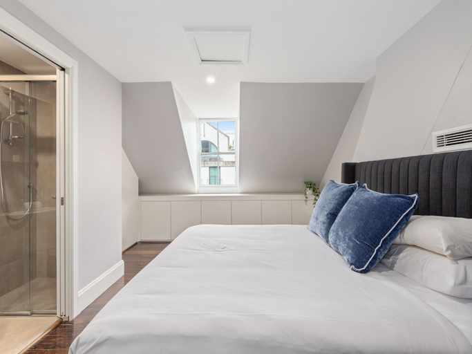 5, Spacious Inner-City House with Balcony Views, Sydney
