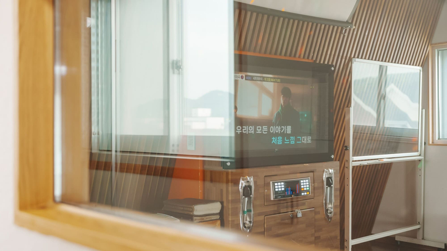 Room 2, Beyand Private Pool Villa Pension, Daebu, Hwaseong
