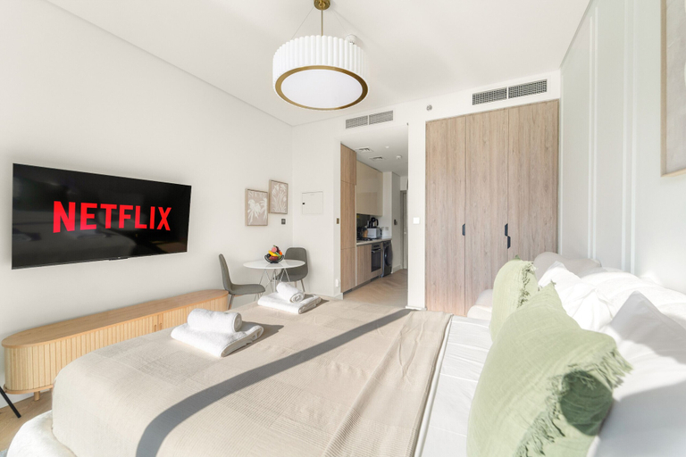 Room 2, Peninsula One - 1312 Studio, Dubai