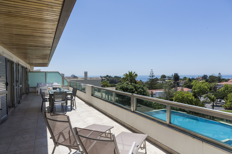 Room 2, Estoril Queen s Apartment by Cadenzalux, Cascais