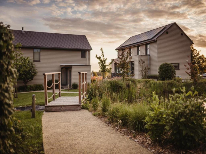 3, Lakeside Stay with Sauna, Hainaut