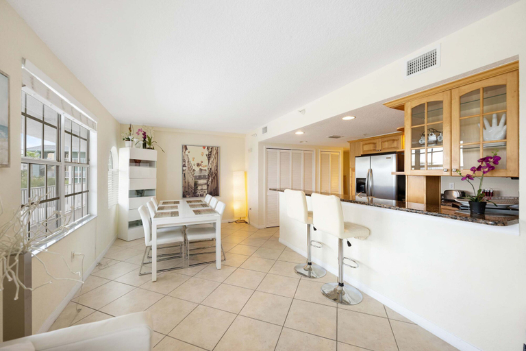Room 3, 445 Clearwater Hamden, Pinellas