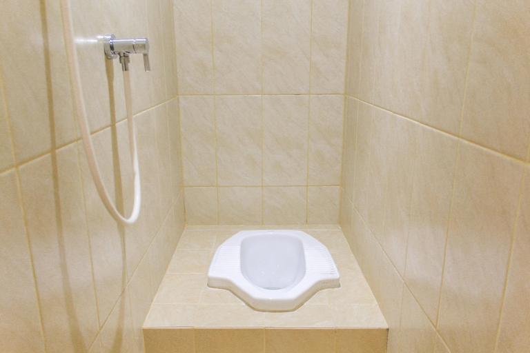 Bathroom 4, Comfort And Spacious 3Br At Branz Bsd City Apartment, Tangerang Selatan
