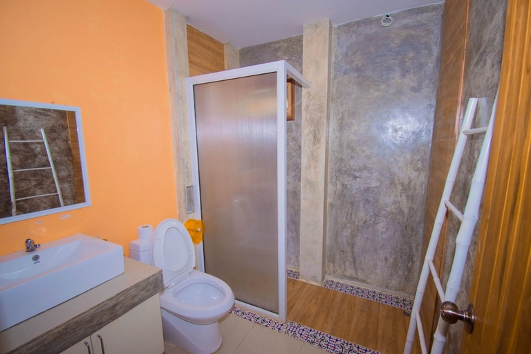 Bathroom 3, Sinatara Resort, Doembang Nangbua
