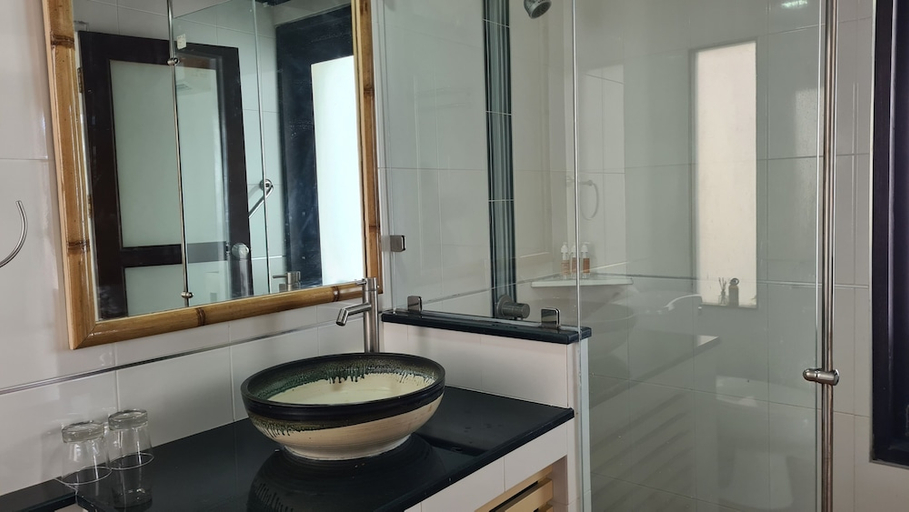 Bathroom 3, Moonlight Bay Resort, Ko Lanta