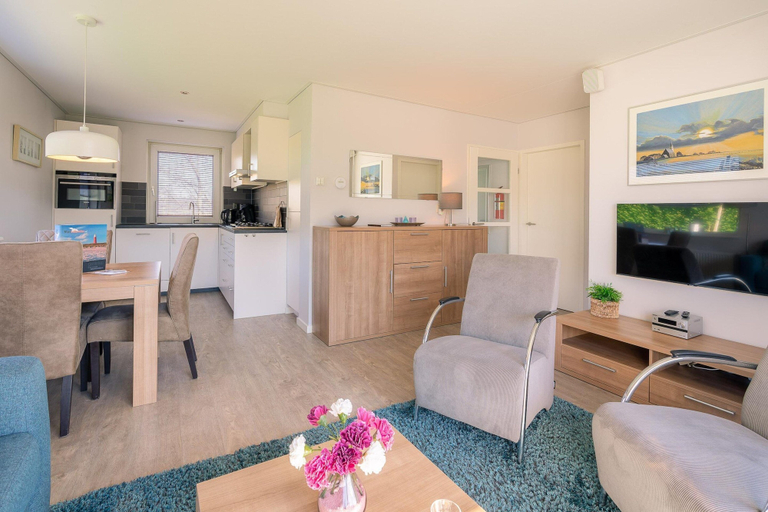 Living room 3, Charming detached bungalow for 4 people, Texel