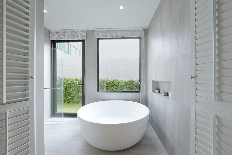 Bathroom 3, Inara Villa, Pattaya