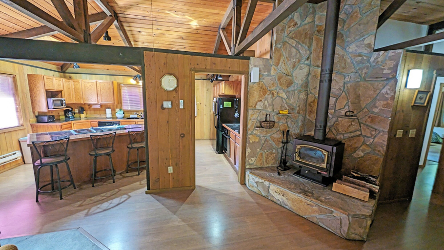 Private kitchen 2, Bobcat 7 2 Bedroom Home, Deschutes
