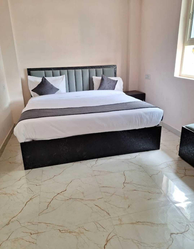 Room 4, Madhav Inn Lucknow, Lucknow