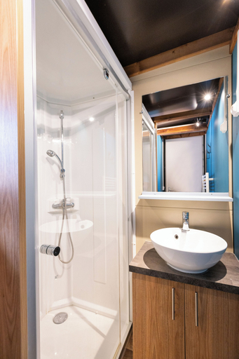 Bathroom, Huttopia Lac d'Aiguebelette, Savoie