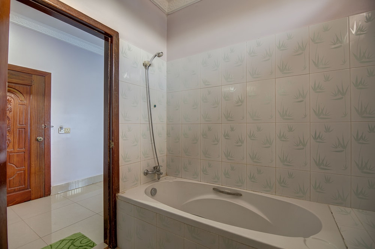 Bathroom 3, DV Villa, Siem Reap