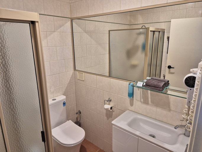 Bathroom 4, Golden Heritage Accommodation, Indigo - Pt A