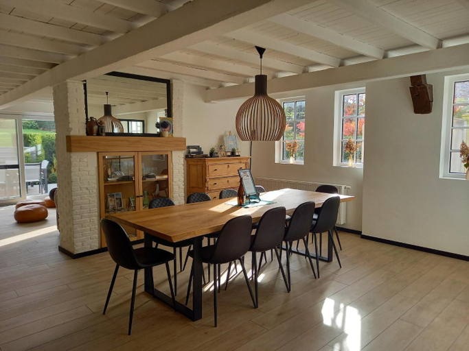 Food & Drinks 4, Spacious Family Holiday Home, Hainaut