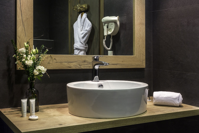Bathroom 2, Hotel Edelweiss, Genève