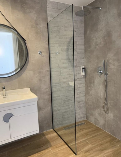 Bathroom 3, Hotel Platon, Sarandës