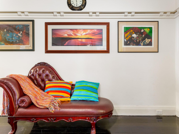 Others 4, Eclectic Art Deco Apartment in great location, Sydney