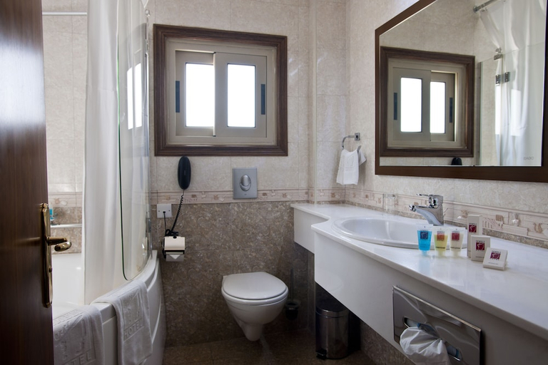 Bathroom 4, Semeli Hotel