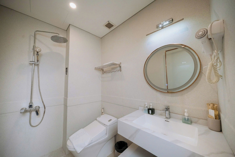 Bathroom 3, Elong me Hotel, District 7