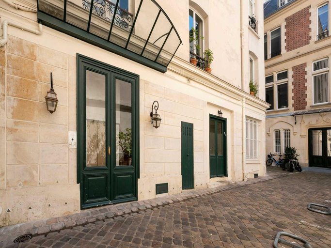 5, Superbe flat with AC Champs Elysees Av Montaigne, Paris
